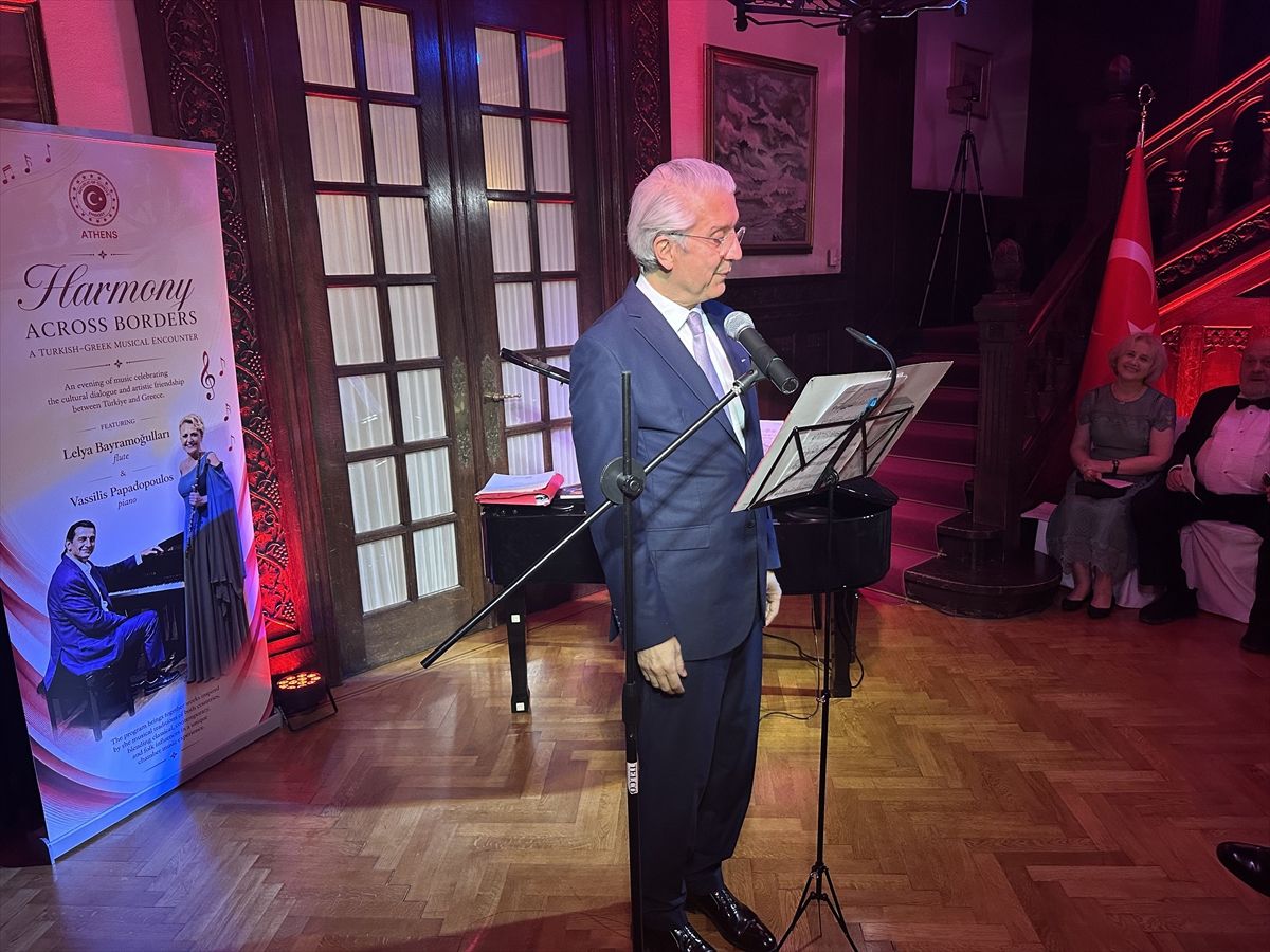 Türk flüt sanatçısı Bayramoğulları ve Yunan besteci Papadopulos, Atina'daki konserde buluştu