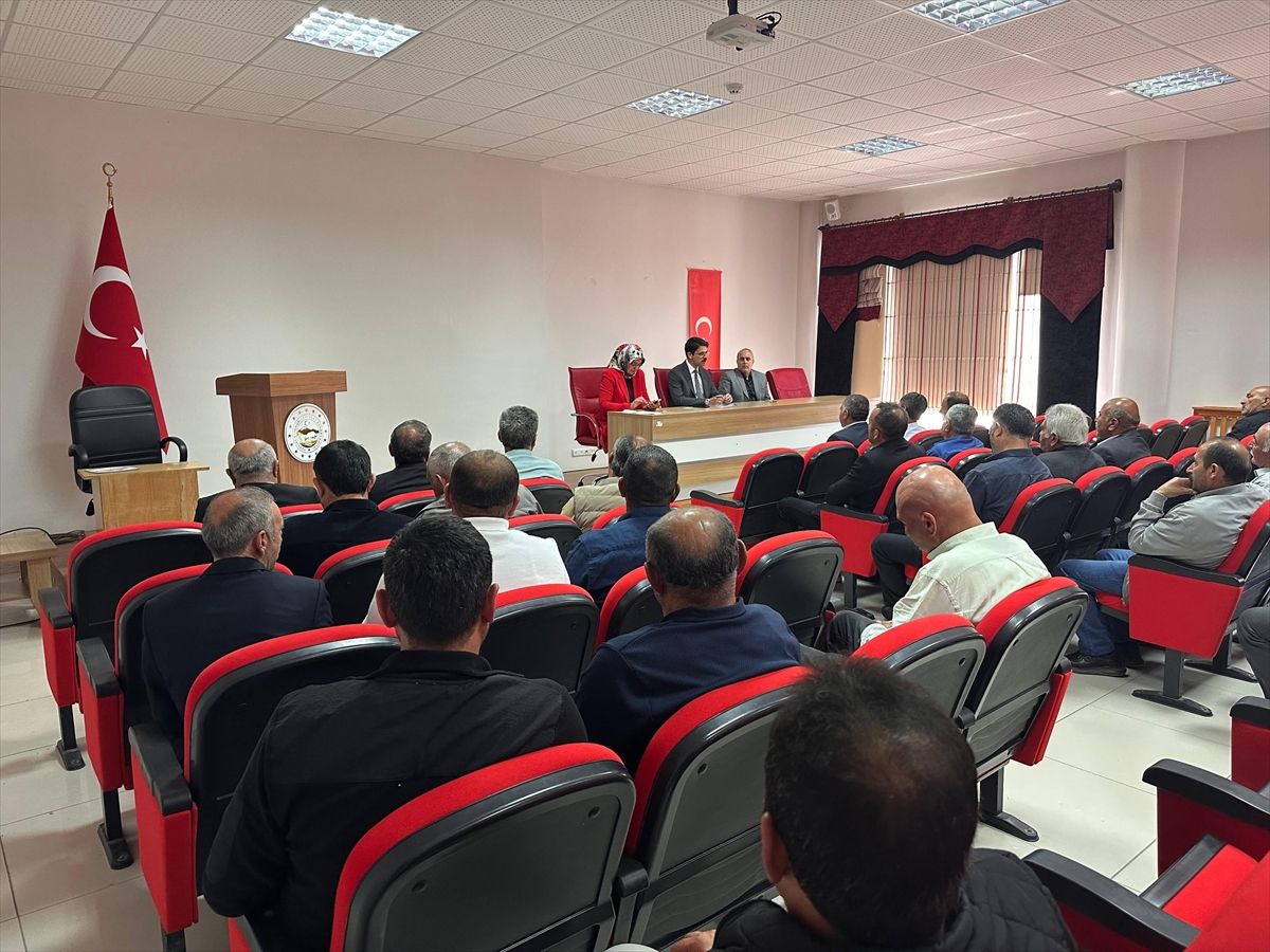 Ulaş Kaymakamı Eskimez, muhtarlarla bir araya geldi