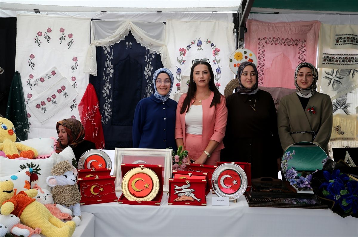 Van'da 100 Aile Destek Merkezinde hazırlanan ürünler sergilendi