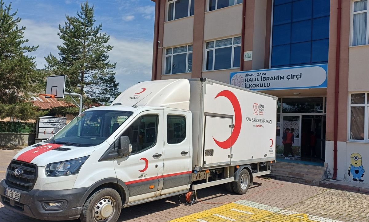 Zara'da 'Okulumda Kan'panya' sloganıyla kan bağışı programı düzenlendi