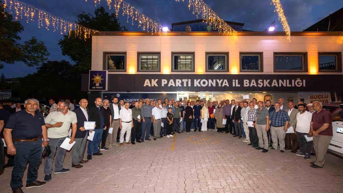 AK Parti Konya'da merkez ilçe mahalle başkanlarıyla istişare