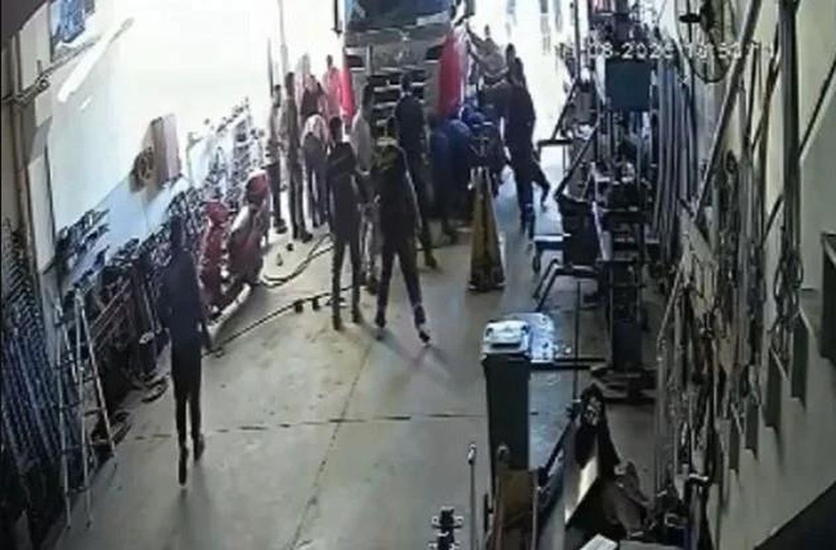 Baba ve oğul tamir ettikleri TIR'ın altında kaldılar: Esnafın müdahalesi faciayı önledi!