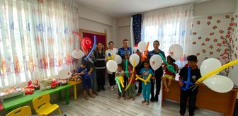 Anamur'da polis mevsimlik tarım işçilerinin çocuklarını bilgilendirdi