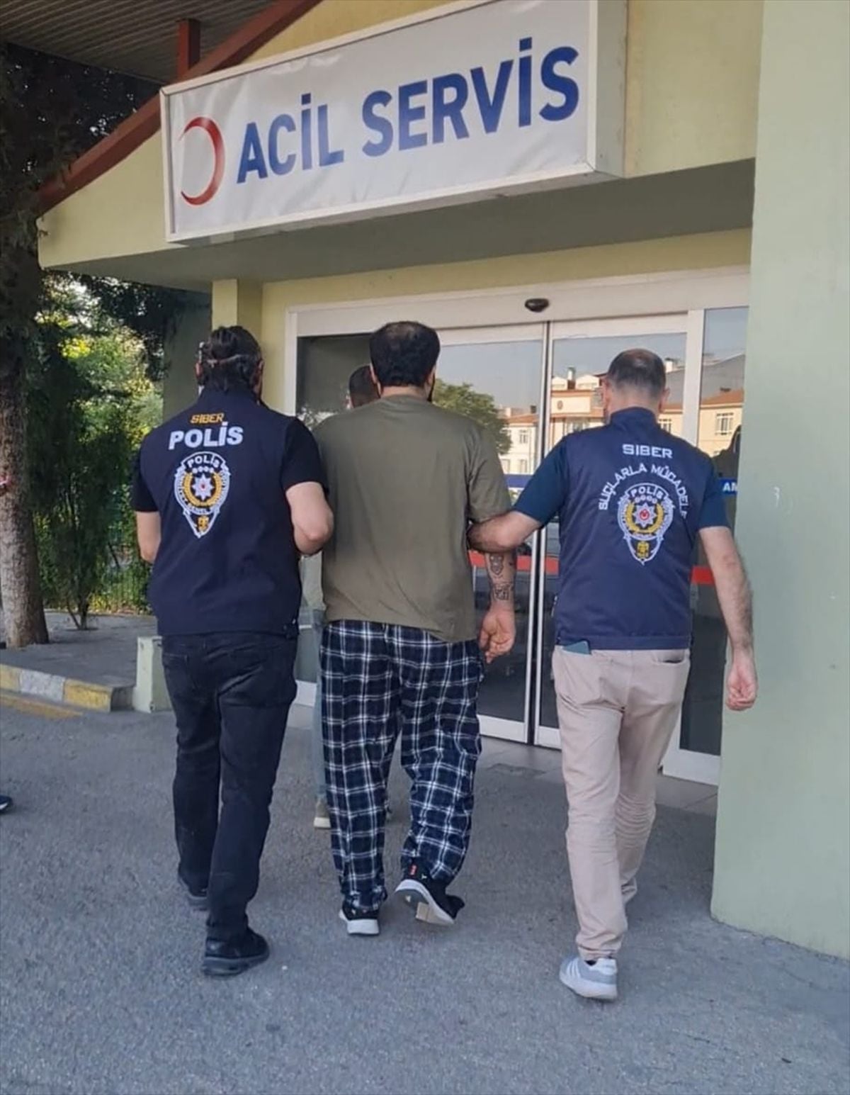 Ankara'da haklarında 68 ve 43 yıl hapis cezası bulunan 2 'siber dolandırıcı' yakalandı