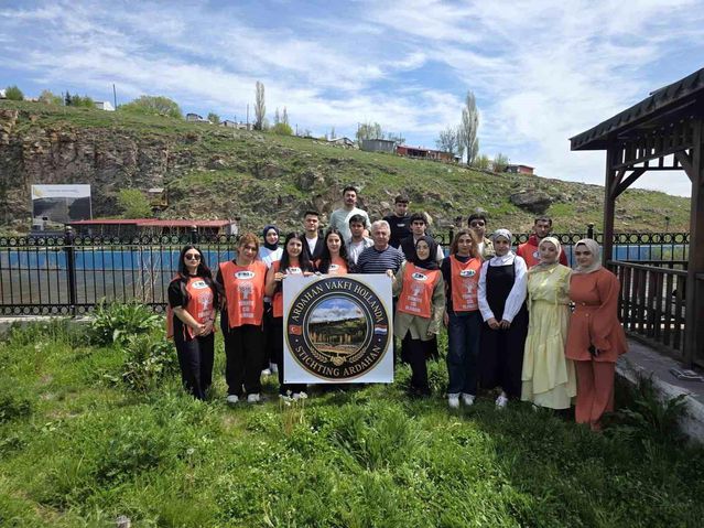 Ardahan'da fidanlar toprakla buluşuyor