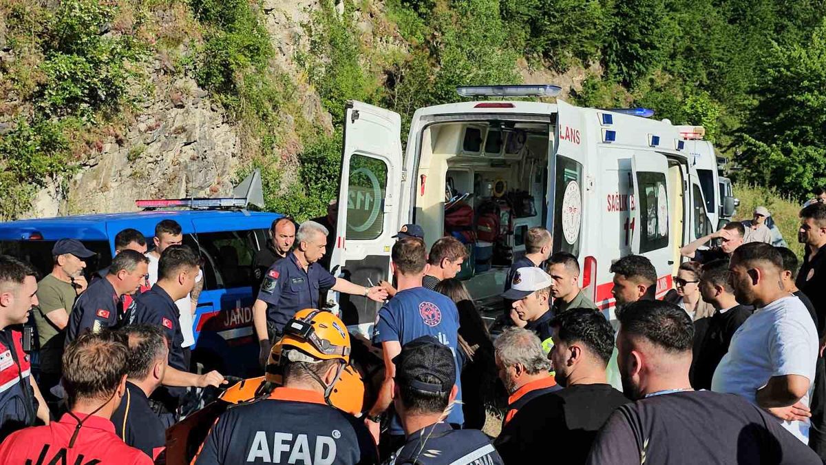 Arkadaşlarıyla şelaleye giren gencin cansız bedenine ulaşıldı