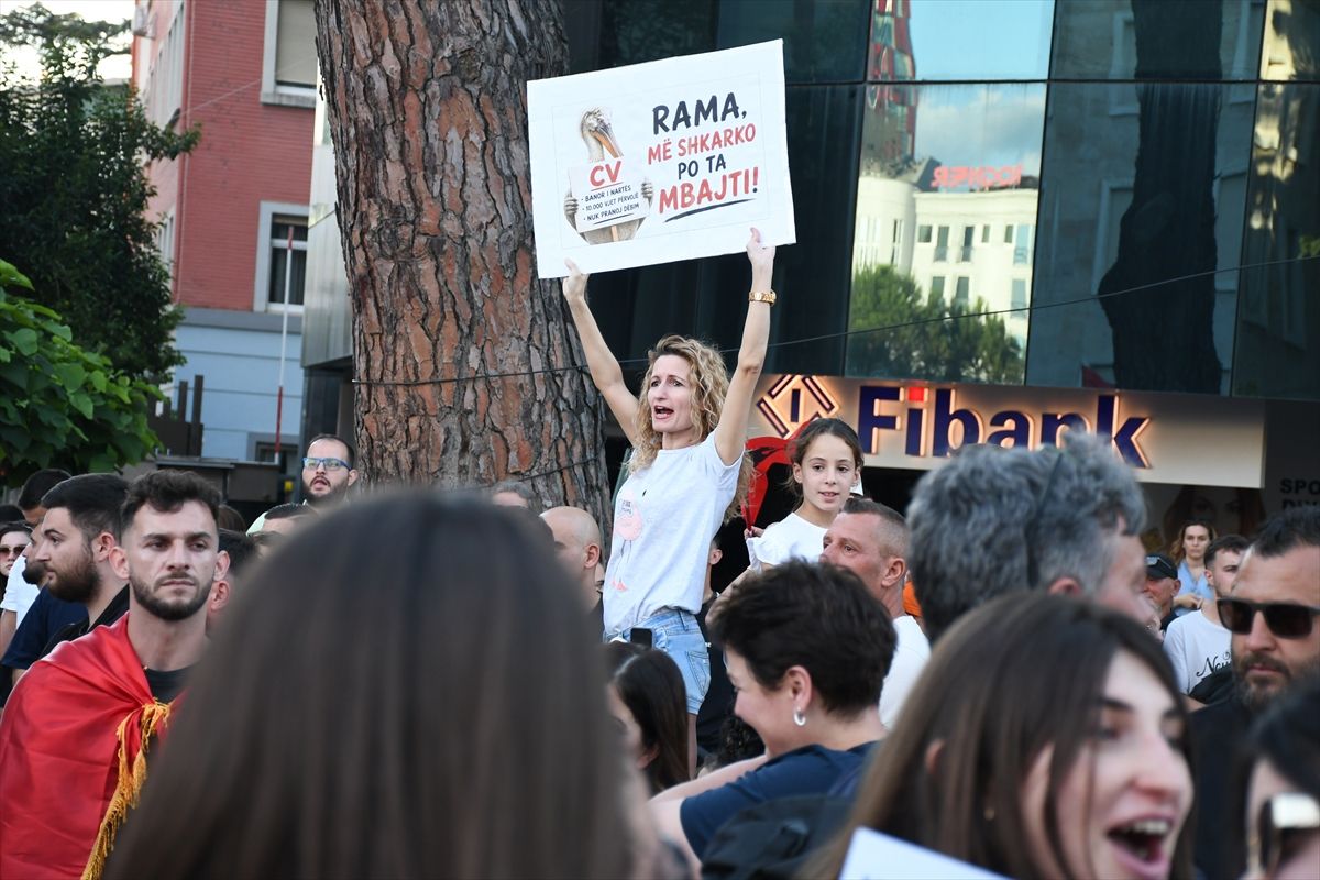 Tiran'da Trump bağlantılı proje protestosu 13. gününde
