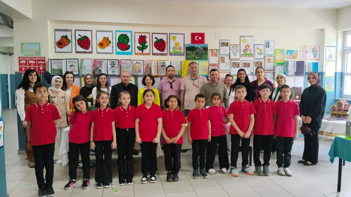 Artvin'de İlkokul Öğrencilerinden Yıl Sonu Sergisi