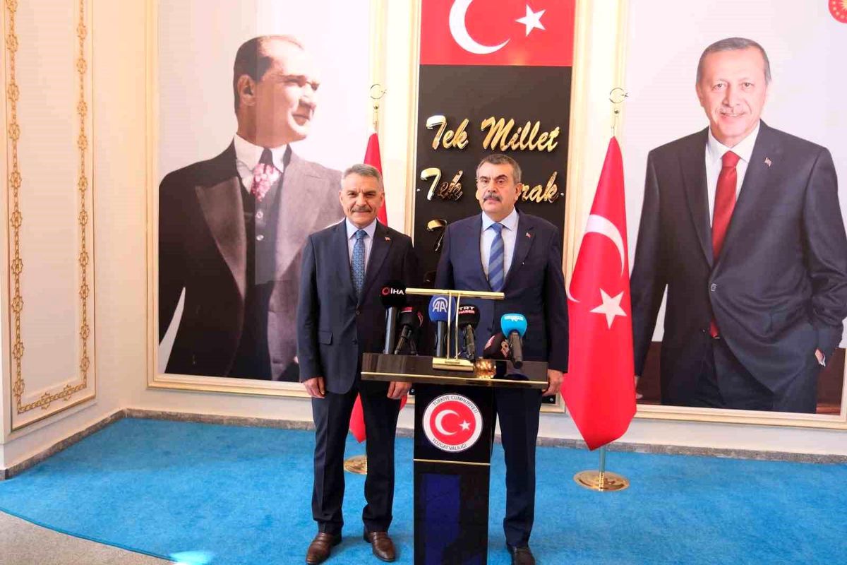 Bakan Tekin: ''1 milyon 22 bin 658 öğrenci sınava girecek''