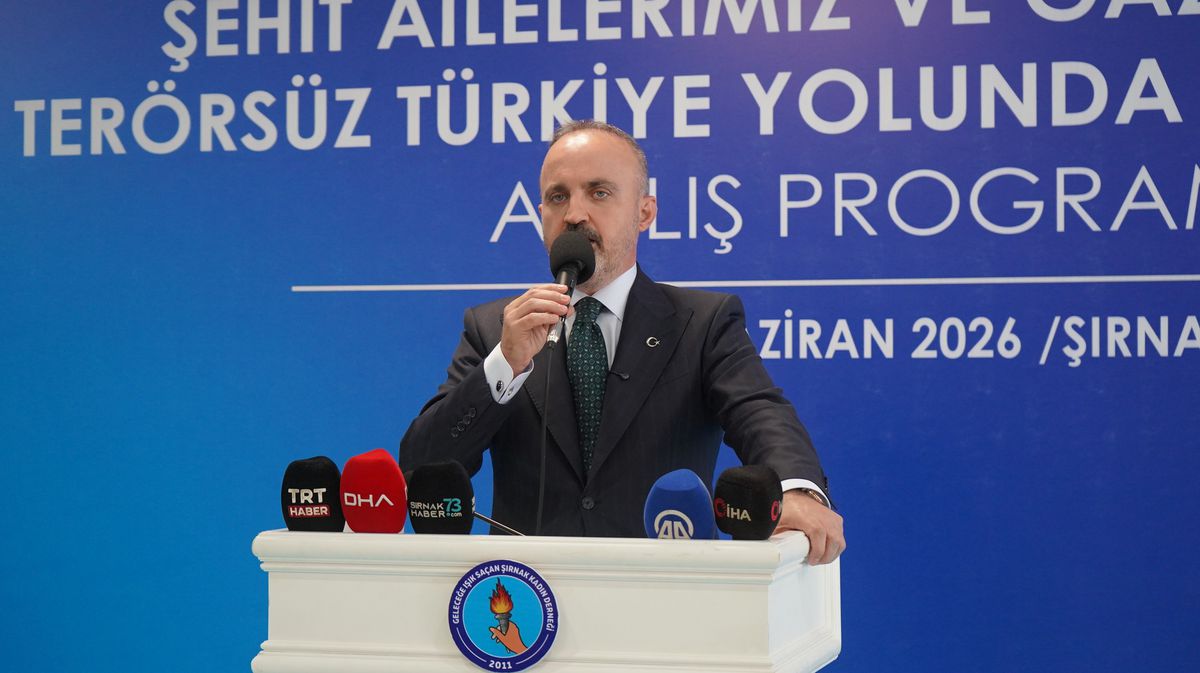 İçişleri Bakan Yardımcısı Bülent Turan konuşma yaparken