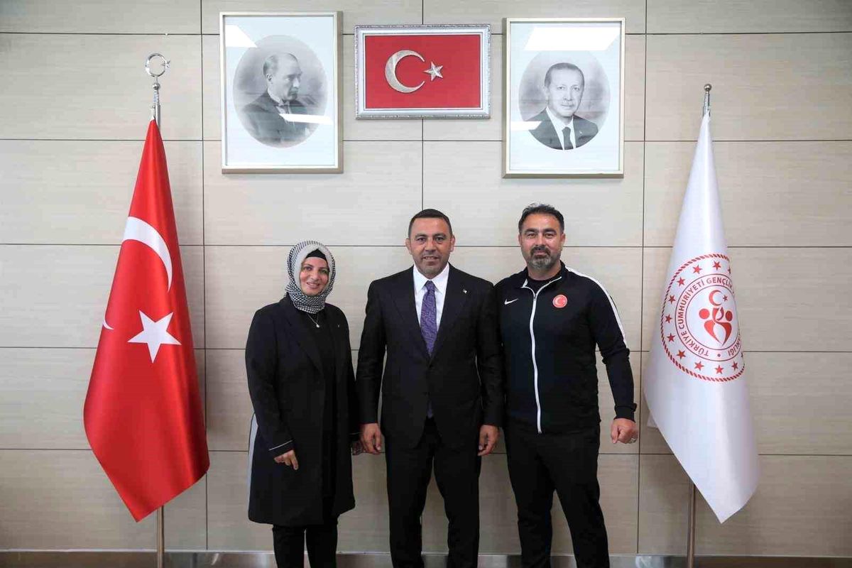Bakan Yardımcısı Yerlikaya şampiyonları kutladı