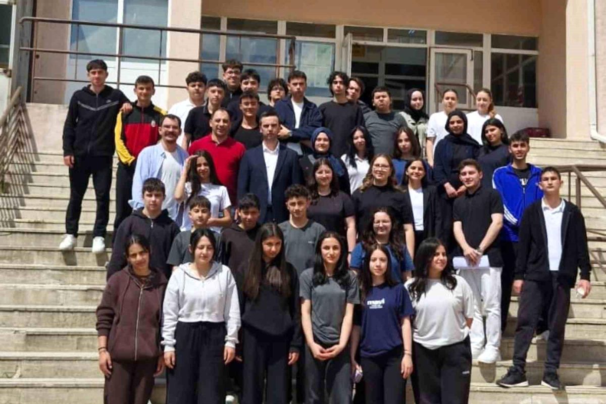 Bilecik'te 2 bin lise öğrencilerine kariyer yolculuğunda güç