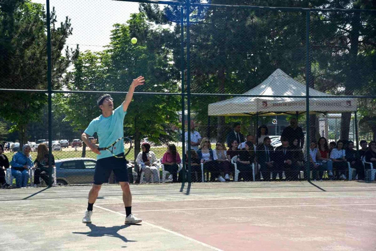 BŞEÜ'de ilk defa tenis turnuvası gerçekleştirildi