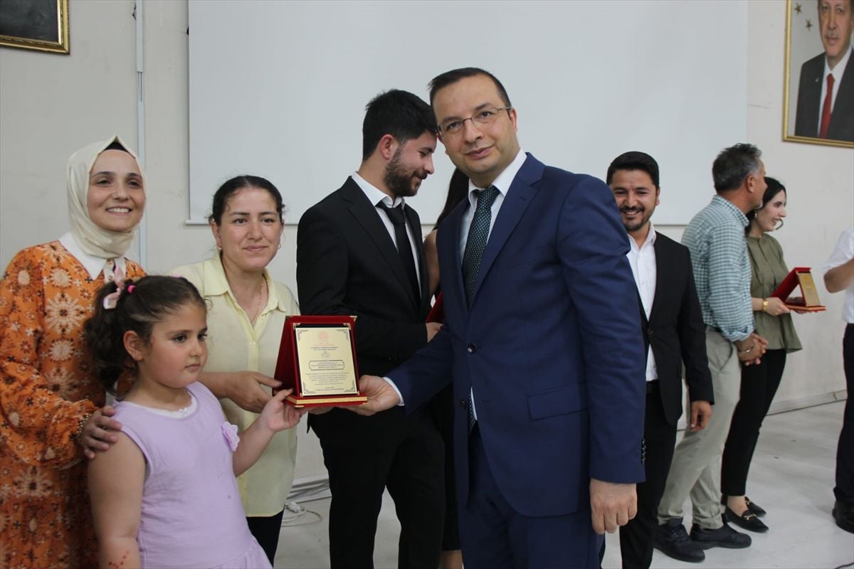 Cizre'de '7'den 70'e Okuyan Cizre' projesinde dereceye girenler ödüllendirildi