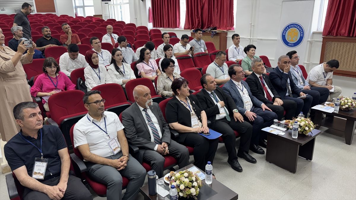 Diyarbakır'da 'Özbekistan-Türkiye Tarih Çalıştayı ve Yaz Okulu' programı düzenlendi