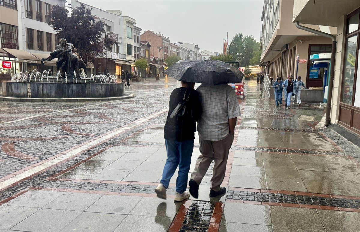 Edirne'de sağanak etkili oldu