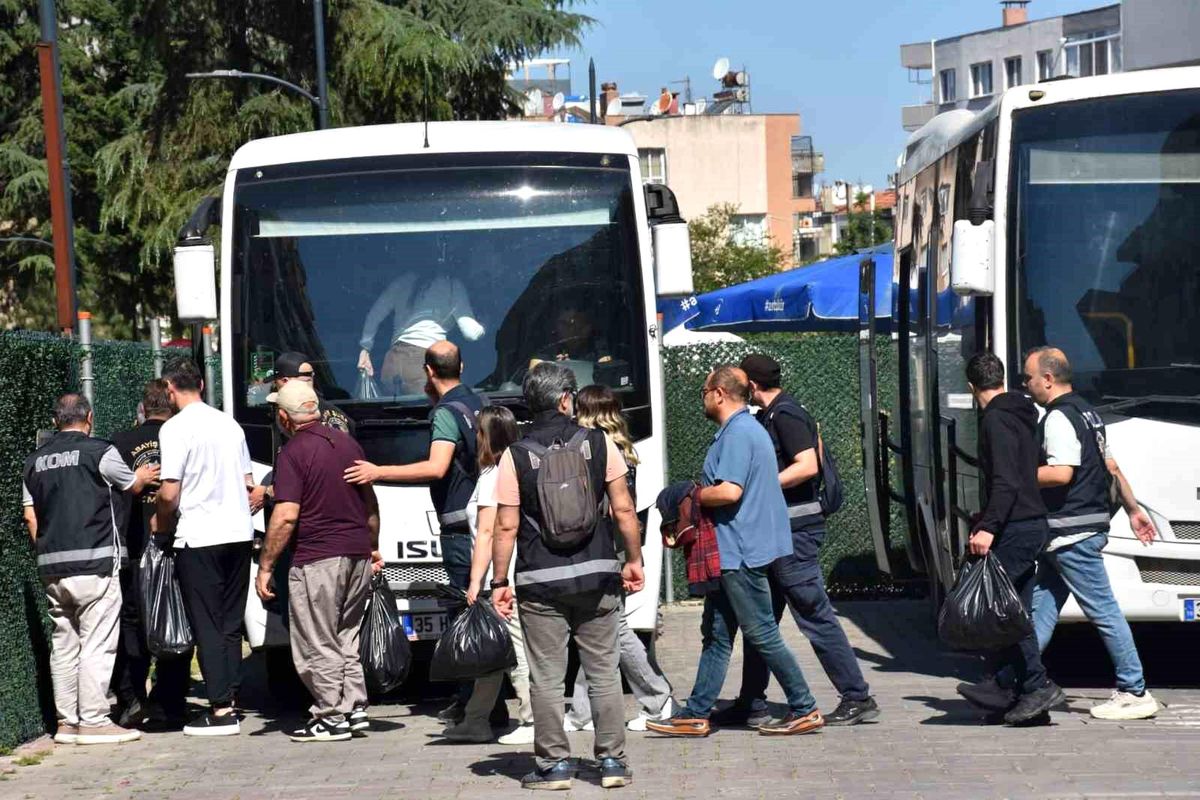 Ege Üniversitesi'ndeki yolsuzluk operasyonunda 41 şüpheli adliyede
