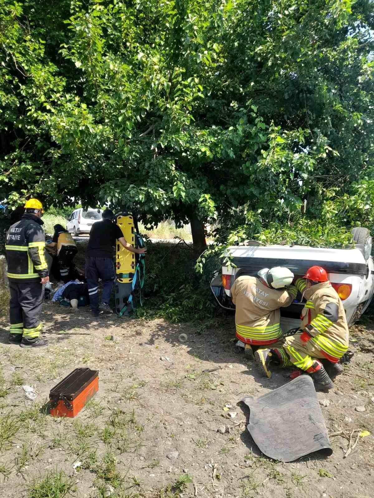 Erzin'de otomobil takla attı: 3 yaralı