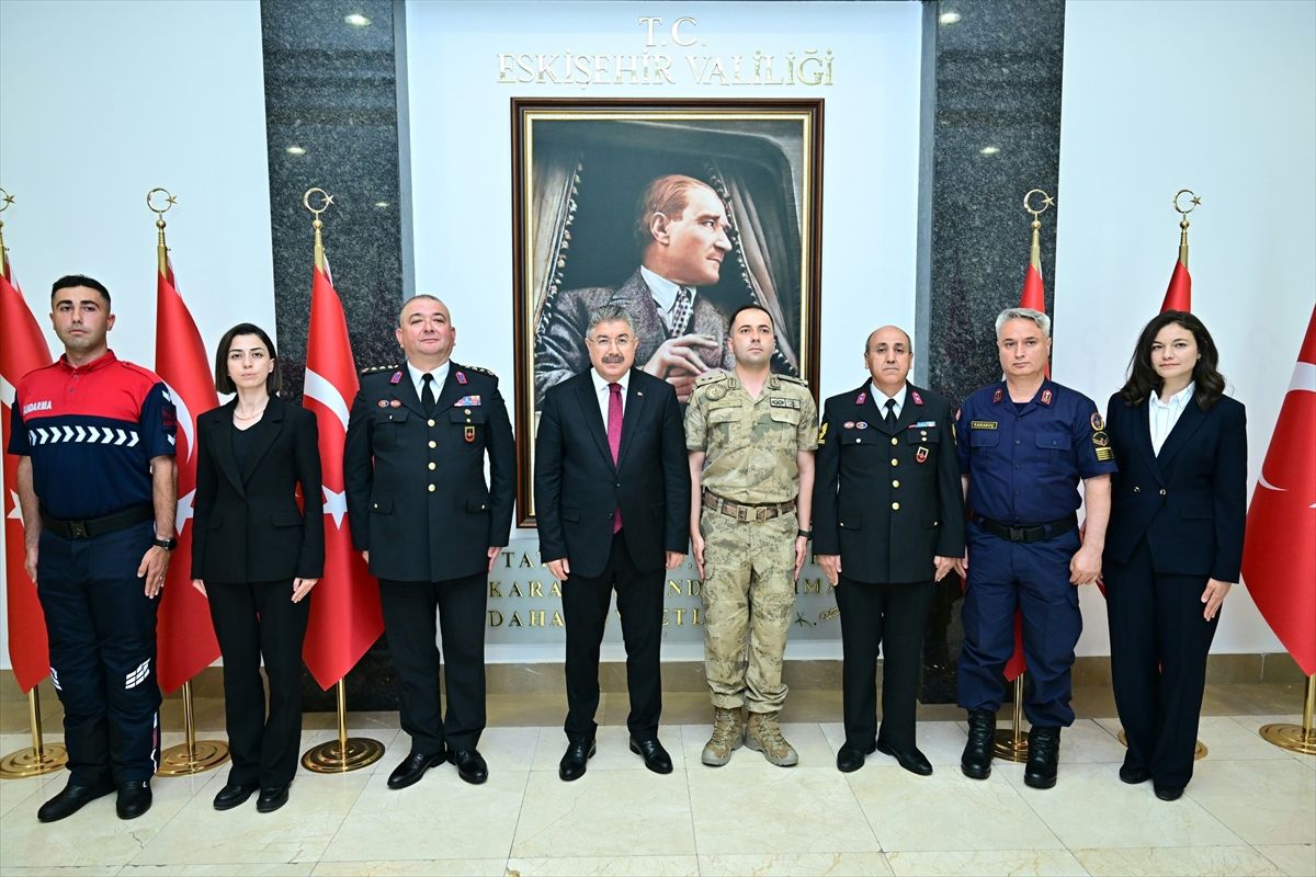 Eskişehir Valisi Yılmaz, İl Jandarma Komutan Vekili Ünlü'yü 