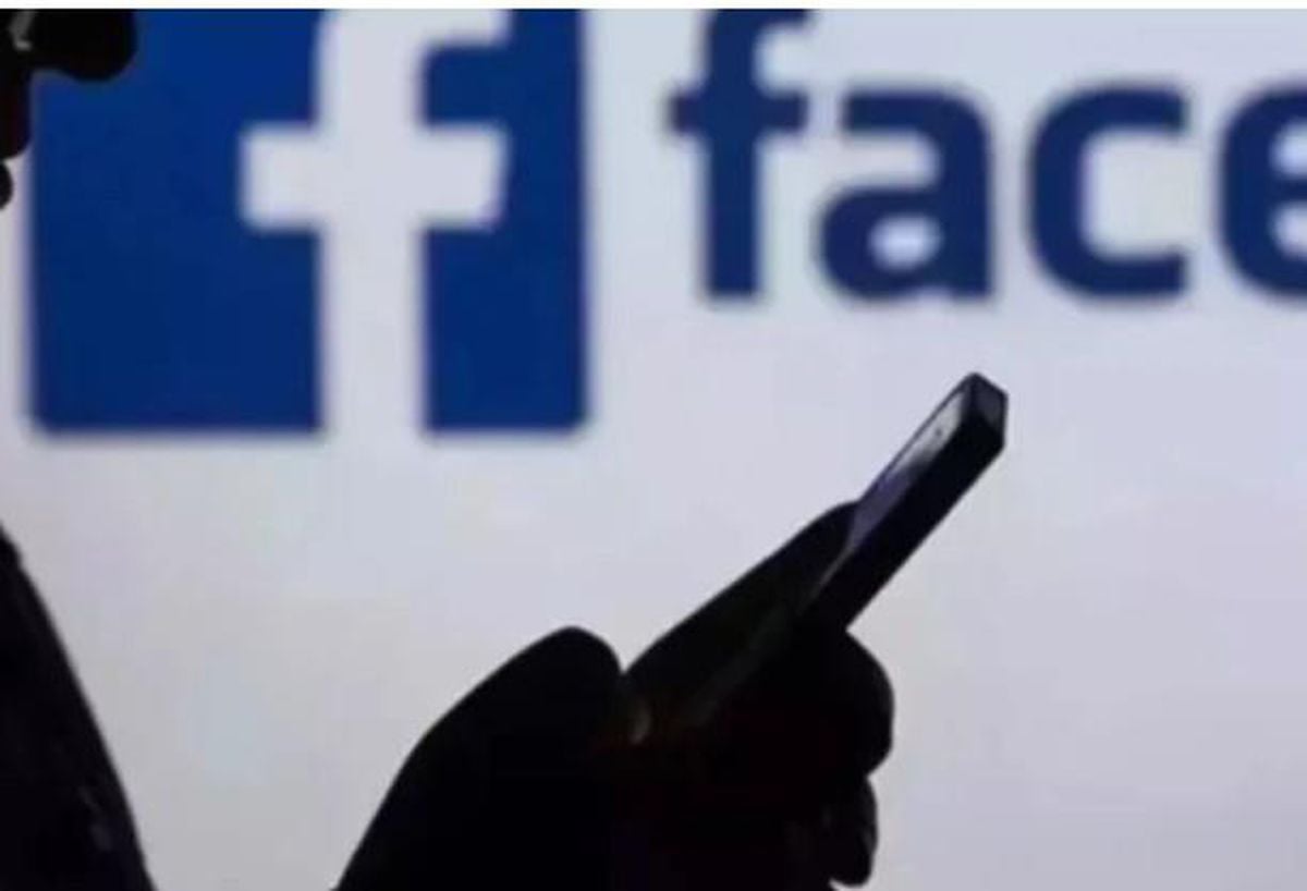 Facebook logosu ve erişim sorununu temsil eden görsel