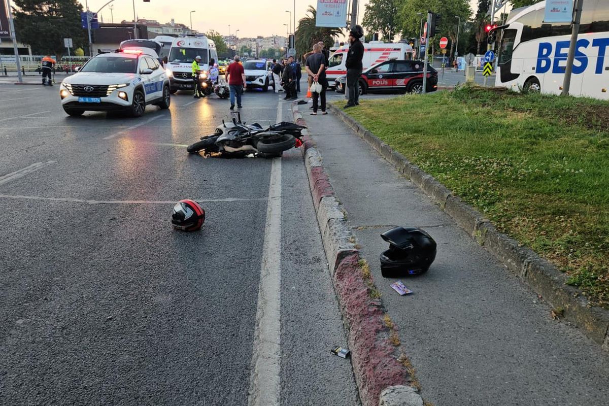 Fatih'te 3 motosiklet birbirine girdi: 1'i ağır 5 yaralı