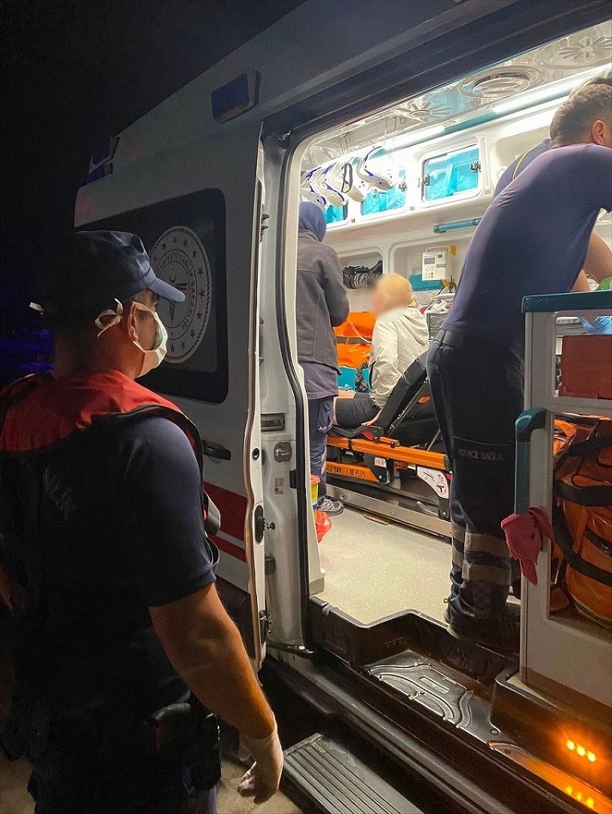 Fethiye açıklarında ticari gemide rahatsızlanan kişiye tıbbi tahliye