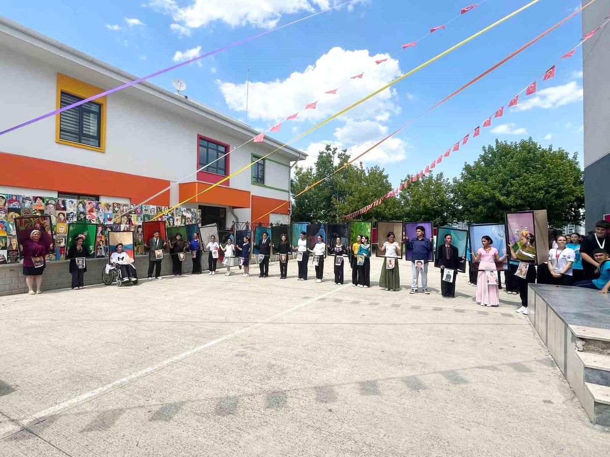 81 ilden 200 eser: Frida Kahlo sergisi büyük ilgi gördü