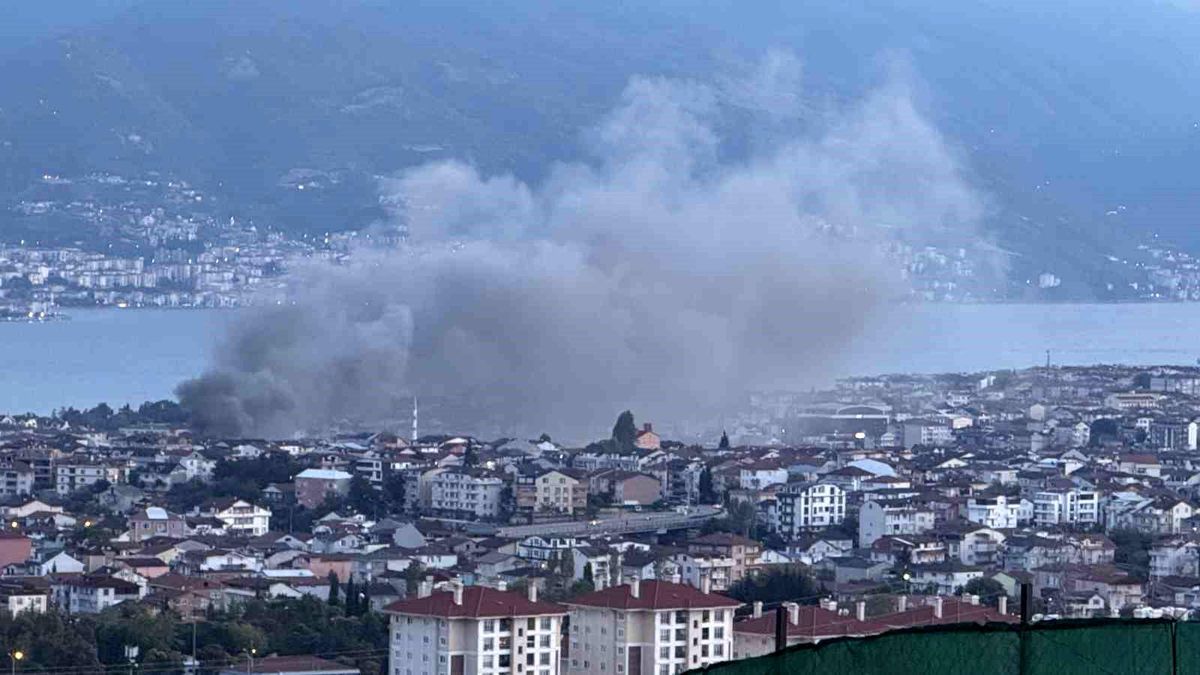 Gecekonduda çıkan yangın mahalleliyi sokağa döktü: Kundaklama şüphesi araştırılıyor