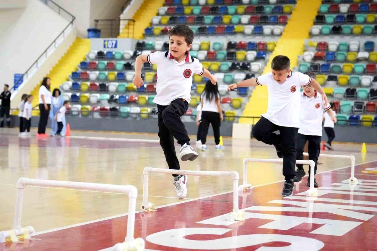 Balıkesir'de Geleneksel Çocuk Oyunları Şenliği Coşkuyla Sona
