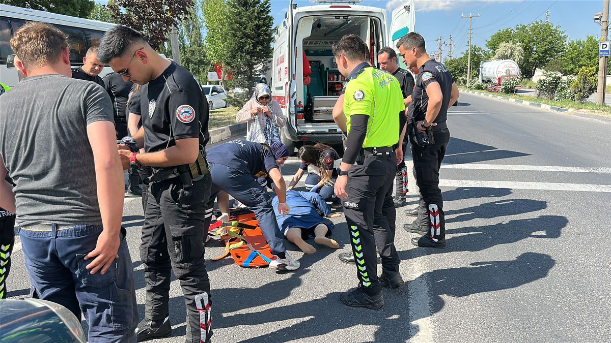 Kütahya'da Hafif Ticari Araç Yayaya Çarptı: 72 Yaşındaki Kadın Ağır Yaralandı
