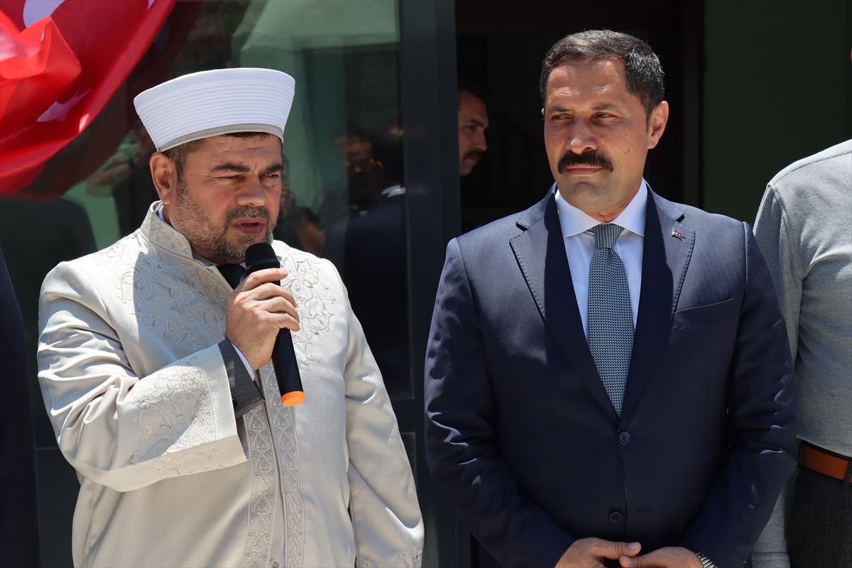 Hatay'da depremlerin ardından 130'uncu cami ibadete açıldı