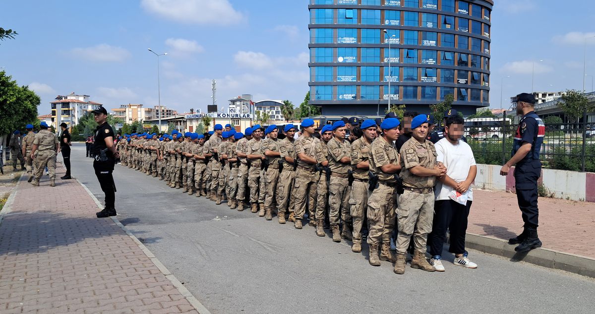 Hesaplarında 8 milyar lira işlem hacmi olan yasa dışı bahis 