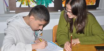Hizan'da özel gereksinimli öğrenciler resim yaparak sosyalleşiyor