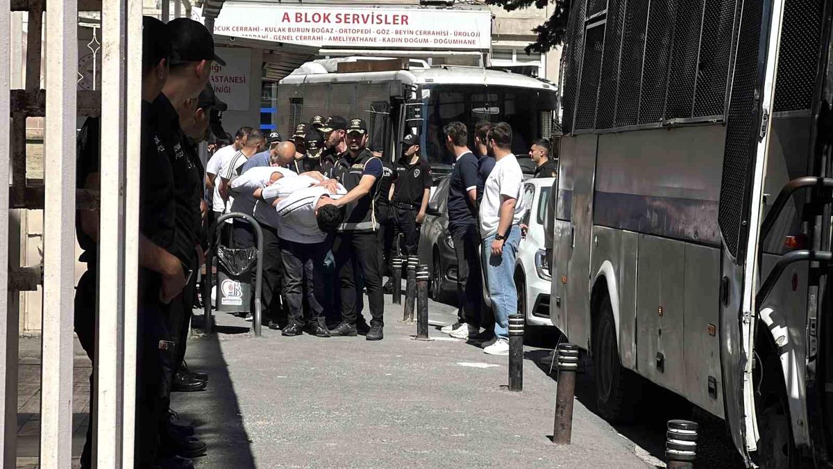 İstanbul merkezli 7 ilde düzenlenen suç örgütü operasyonununda gözaltına alınan 45 şüpheli adliyeye sevk edildi