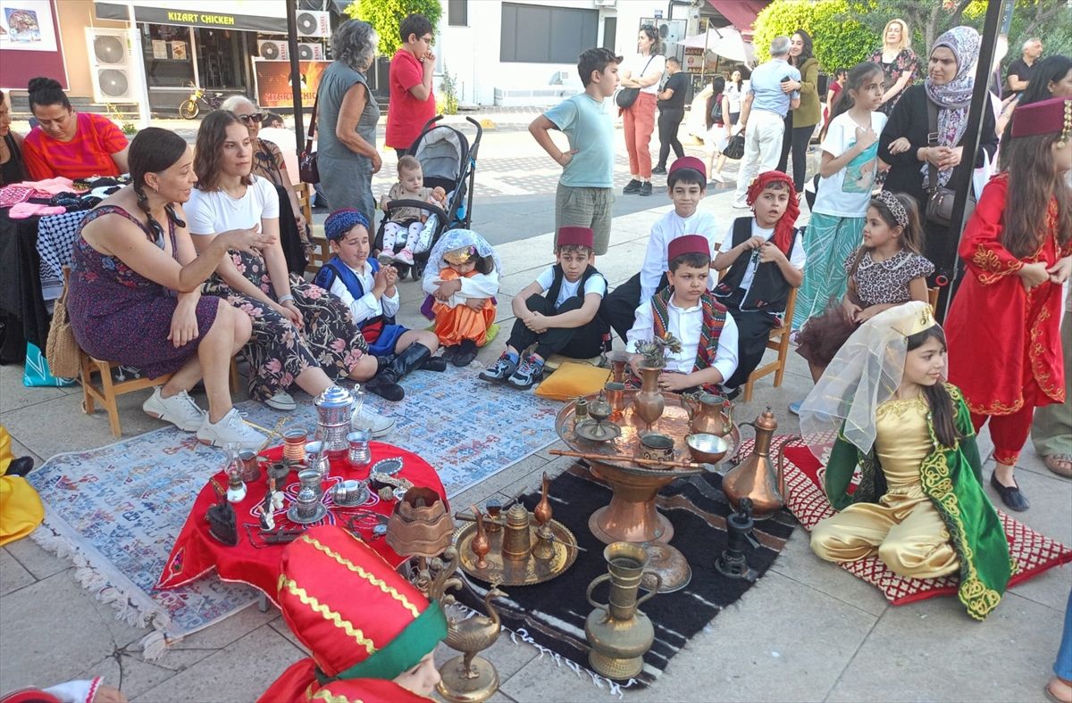 İzmir'de 'Geçmişin İzleri Şenliği' düzenlendi