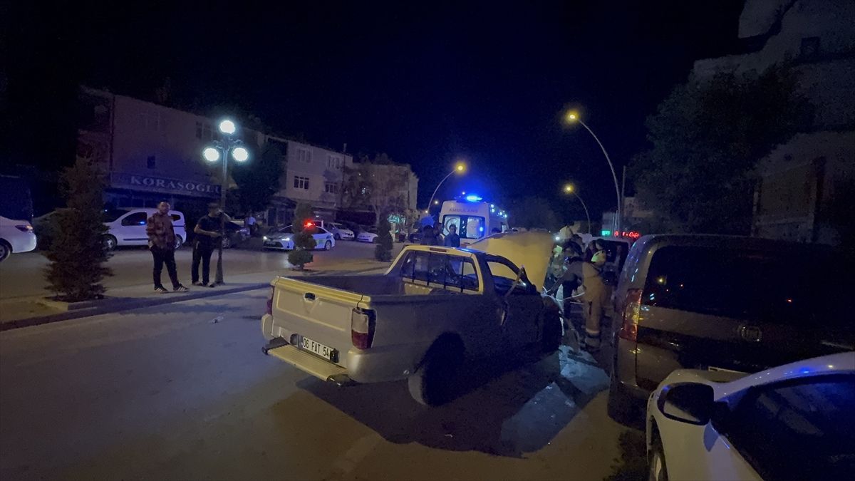 Karaman'da pikapın 3 araca çarptığı kazada 1 kişi yaralandı