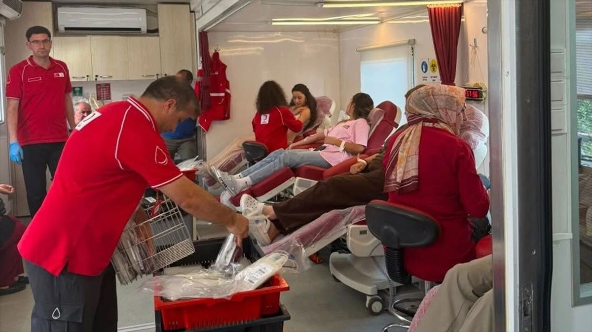 Kargı'da öğrencilerin desteğiyle düzenlenen kampanyada 66 ünite kan bağışı alındı