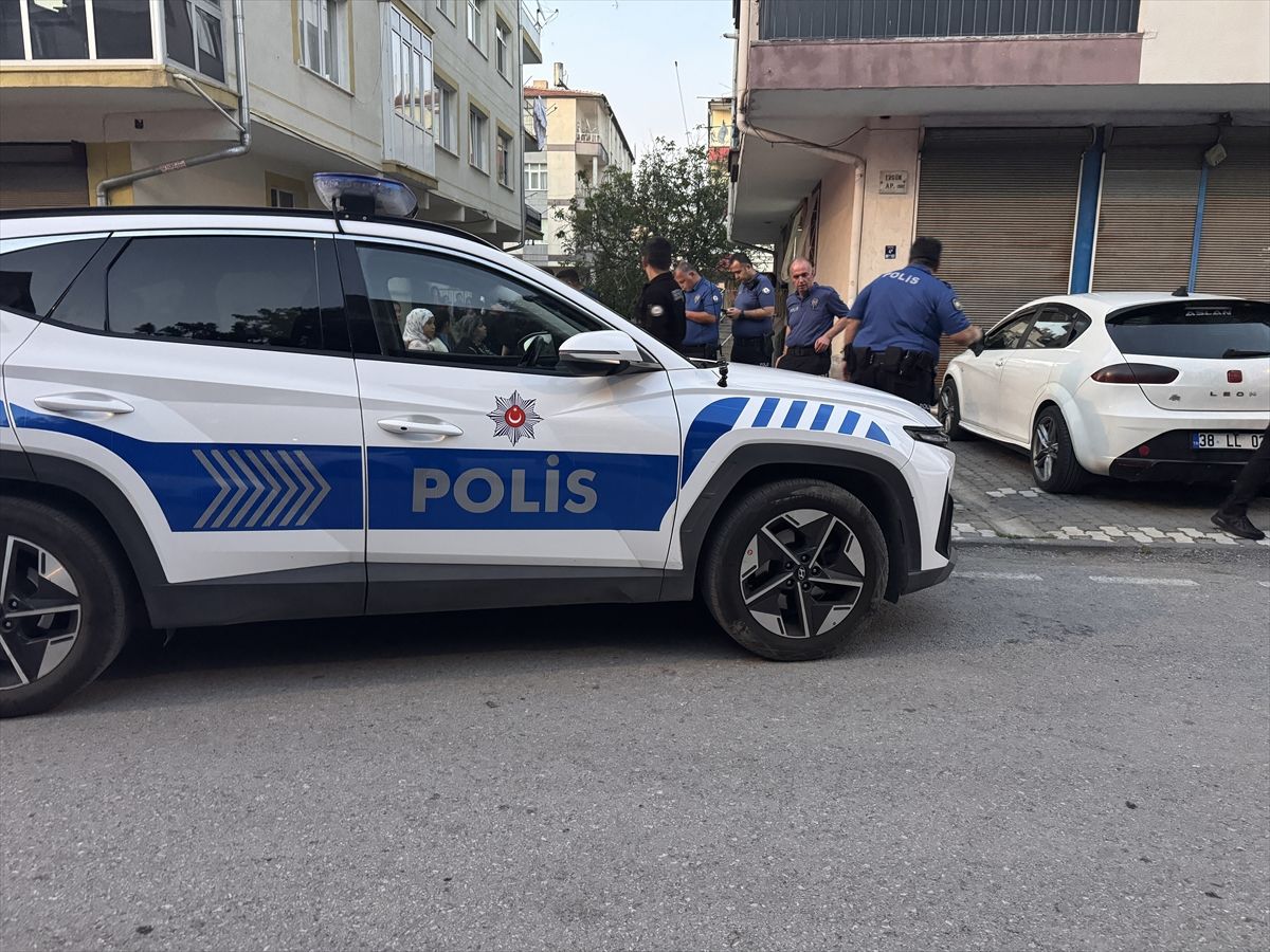 Kayseri'de bir kişi tartıştığı eski karısının annesi ile ablasını bıçakla yaraladı