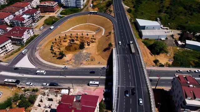 Kocaeli’de 6 ayda tamamlanan köprülü kavşakta ilk sürüş TOGG ile yapıldı