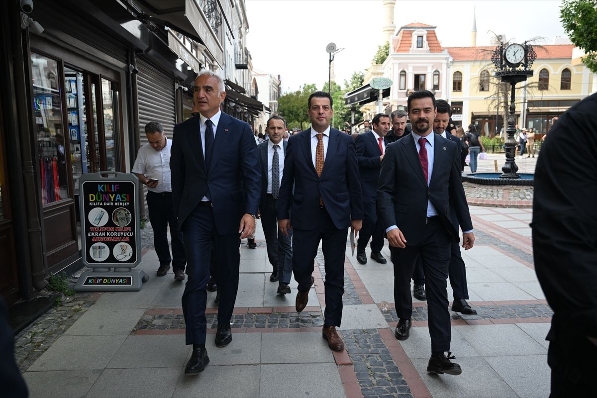 Kültür ve Turizm Bakanı Ersoy, Edirne'de 'Sokak Sağlıklaştırma' çalışmalarını inceledi