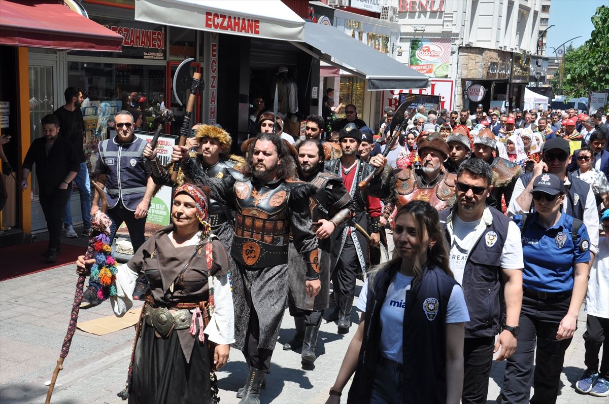 Kütahya'da 'Germiyan Festivali' kortej yürüyüşüyle başladı