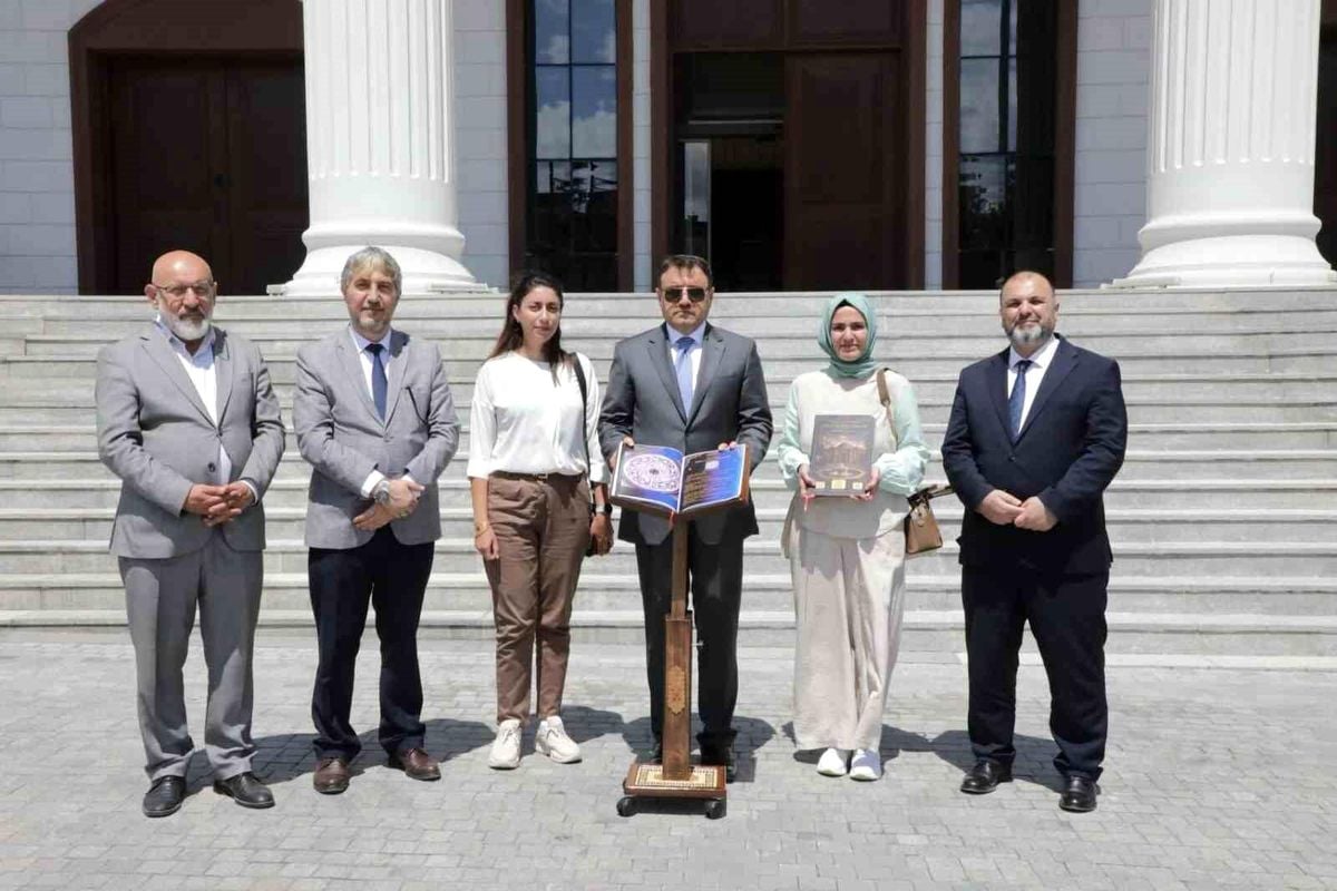 Kütahya Ulu Camii'nde 'Karekodlu Dijital Rehber Sistemi' hizmete girdi