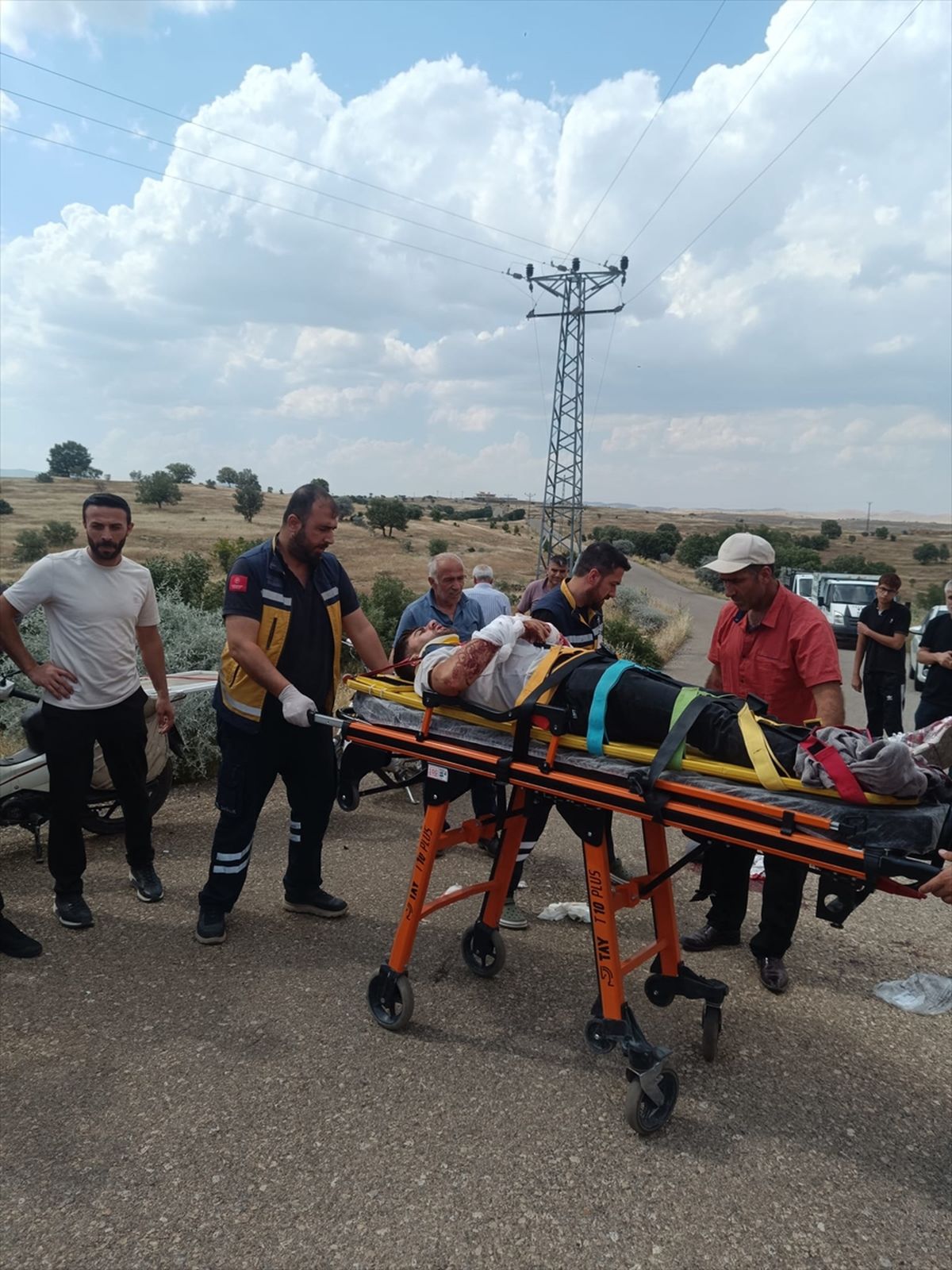 Mardin'de otomobil ile çarpışan motosikletin sürücüsü yaralandı