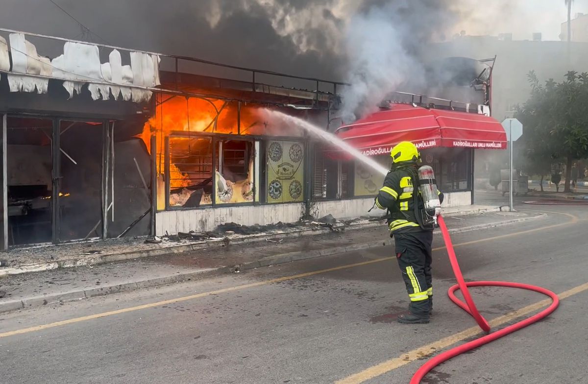 Mersin'de fırında çıkan yangın hasara neden oldu