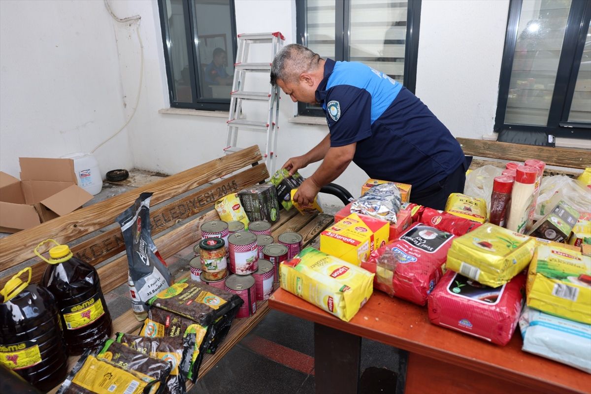 Mersin'de markette son tüketim tarihi geçmiş 2 bin 110 gıda ürünü ele geçirildi