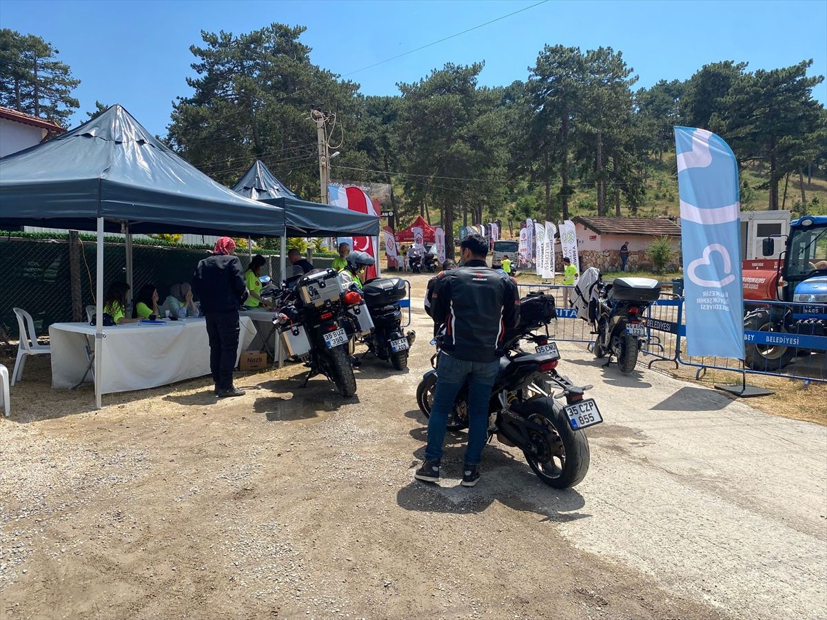 Motosiklet tutkunları Dursunbey'deki festivalde bir araya geldi