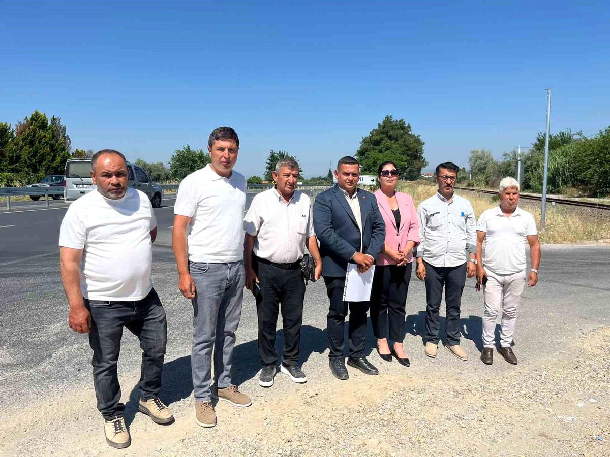 Muhtarlardan karayollarına refüj tepkisi