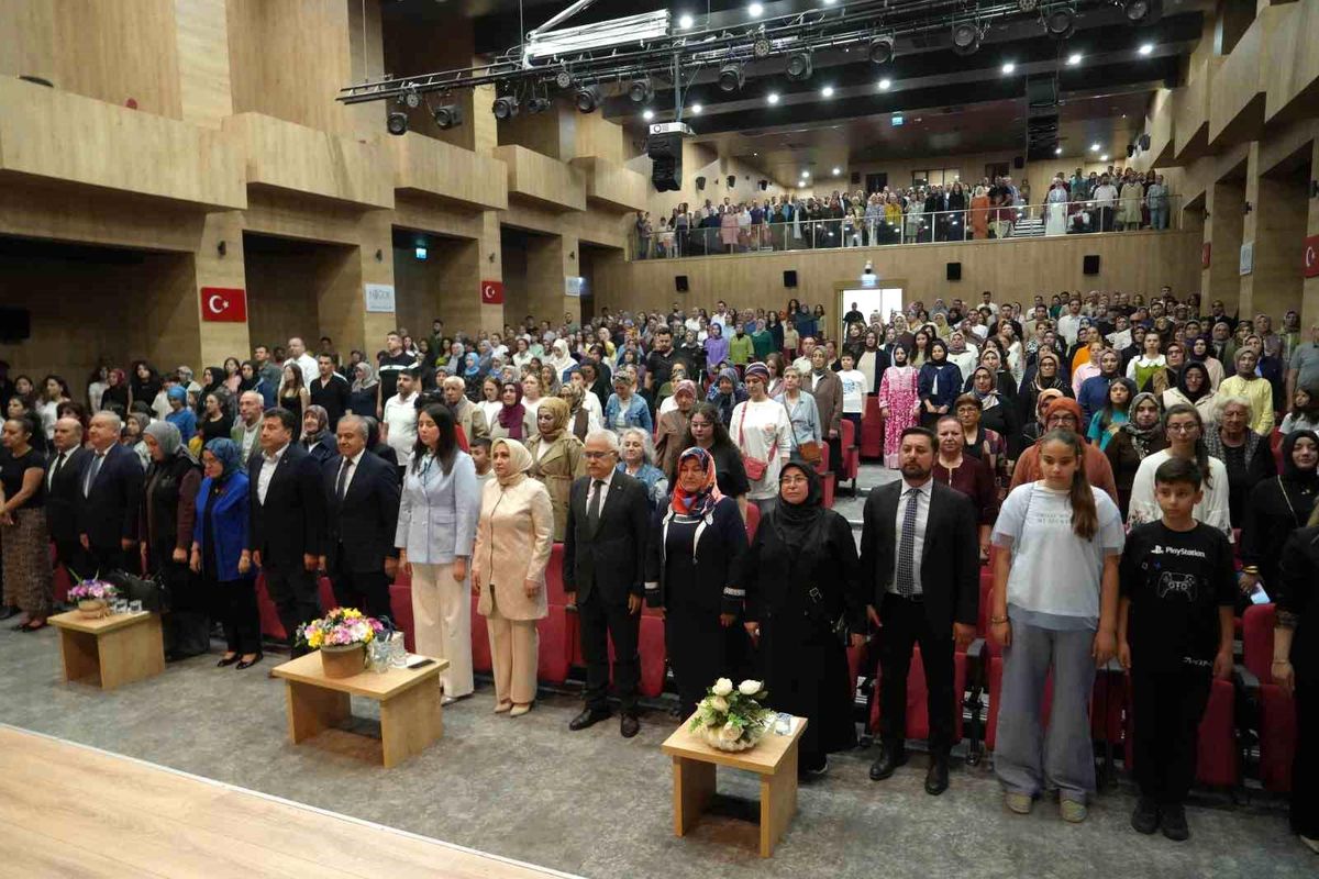'Nahita'nın Renkleri Defilesi' büyük beğeni topladı