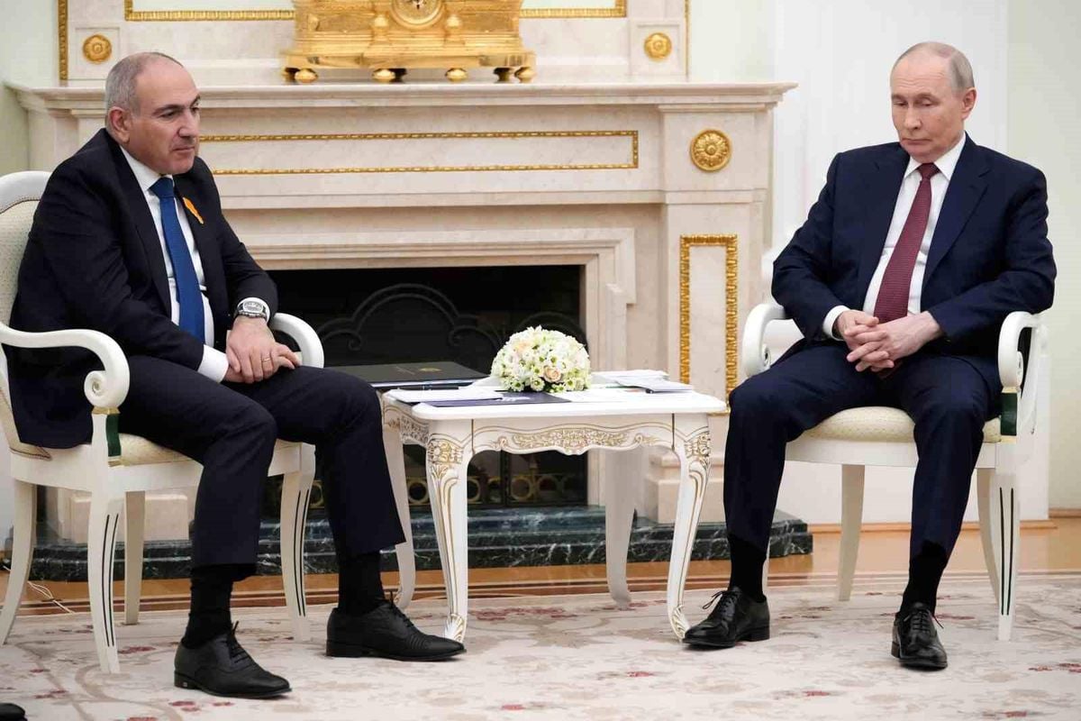 Paşinyan'dan Putin'e 'Rusya Günü' tebriği