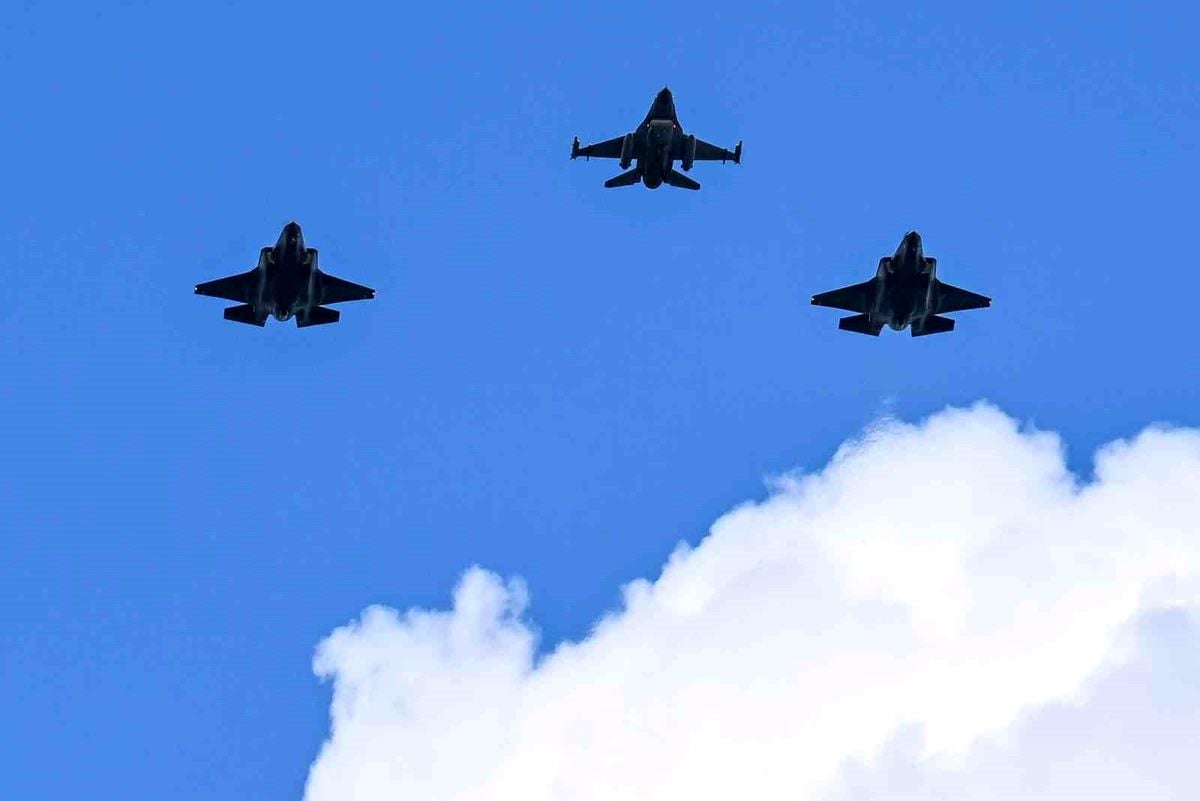 Polonya'ya ait F-35 tipi savaş uçağının ilk uçuşu